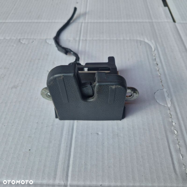 Volkswagen OE 3C9827645A zamek klapy bagażnika