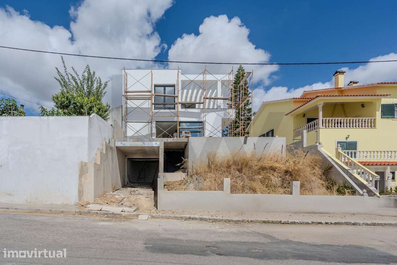 Moradia T4 Nova com Piscina, Rooftop com Vista Rio e Garagem para 4 Ca - Grande imagem: 4/60