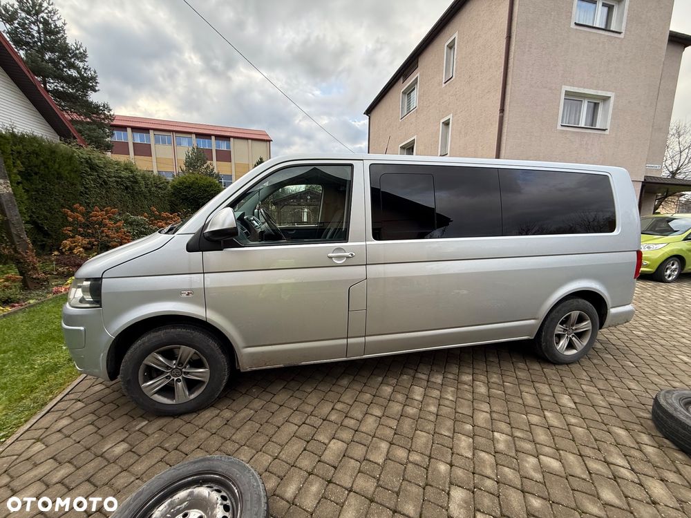 Volkswagen Caravelle - 1