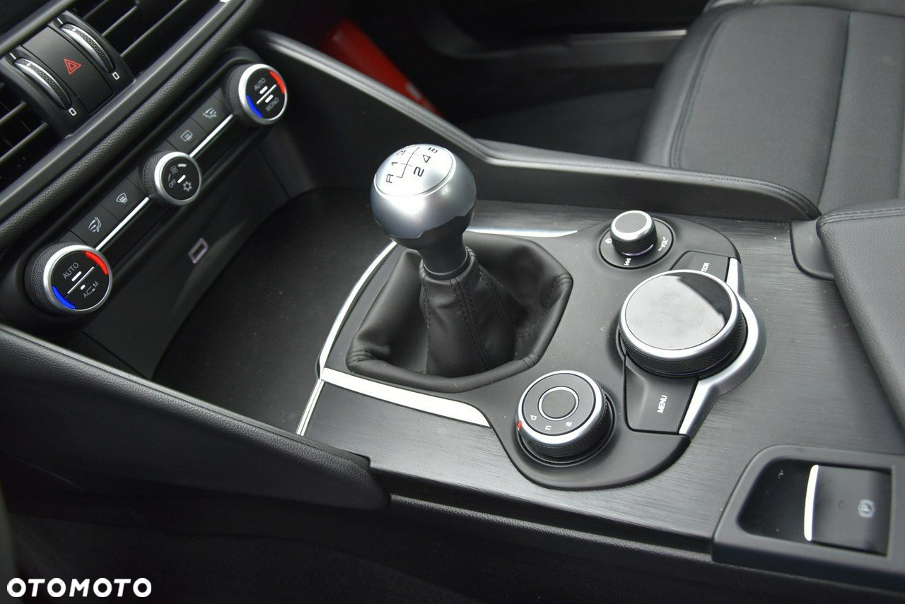 Alfa Romeo Giulia 2.2 Diesel - 10