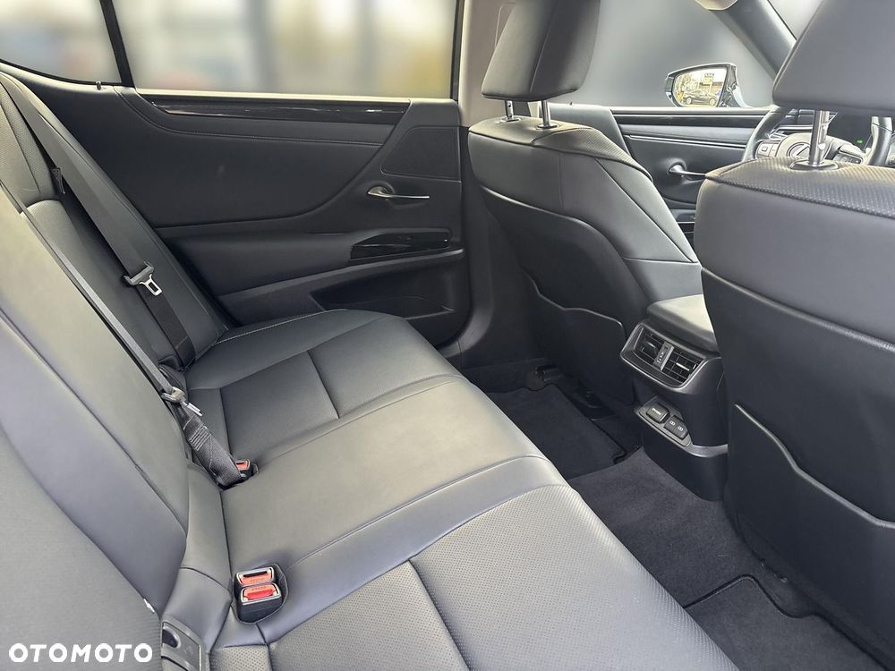 Lexus ES 300h Business Edition - 22
