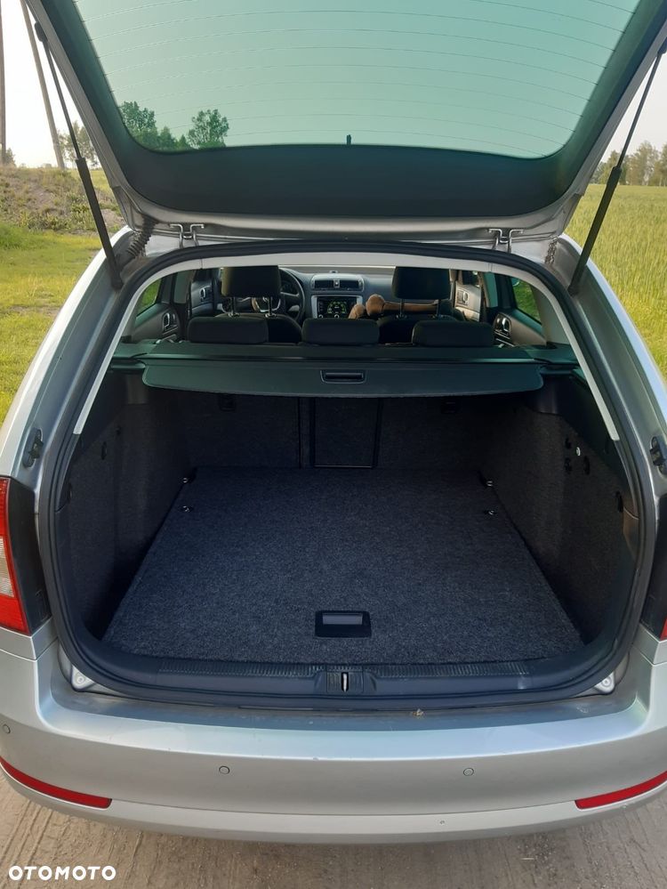 Skoda Octavia 1.6 TDI DPF DSG Elegance - 4
