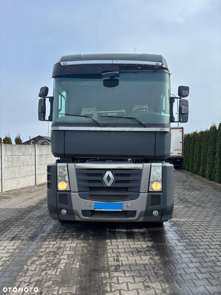 Renault MAGNUM - 1