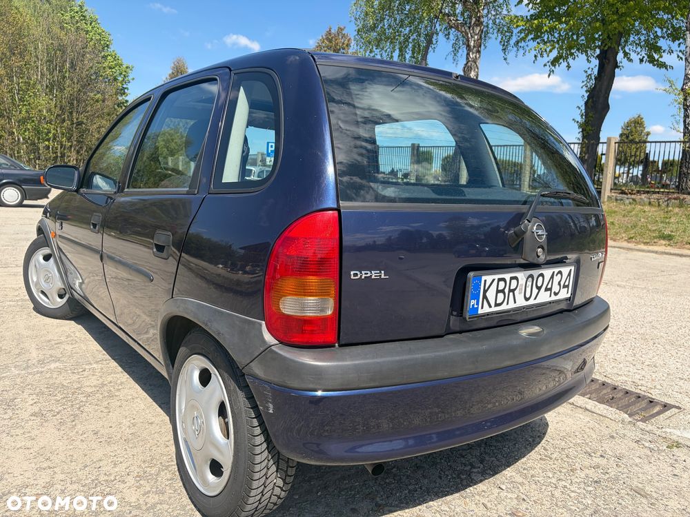 Opel Corsa 1.2 City 16v - 9
