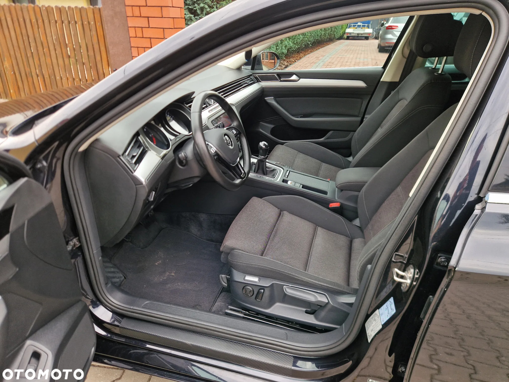 Volkswagen Passat 1.6 TDI BMT Comfortline - 9