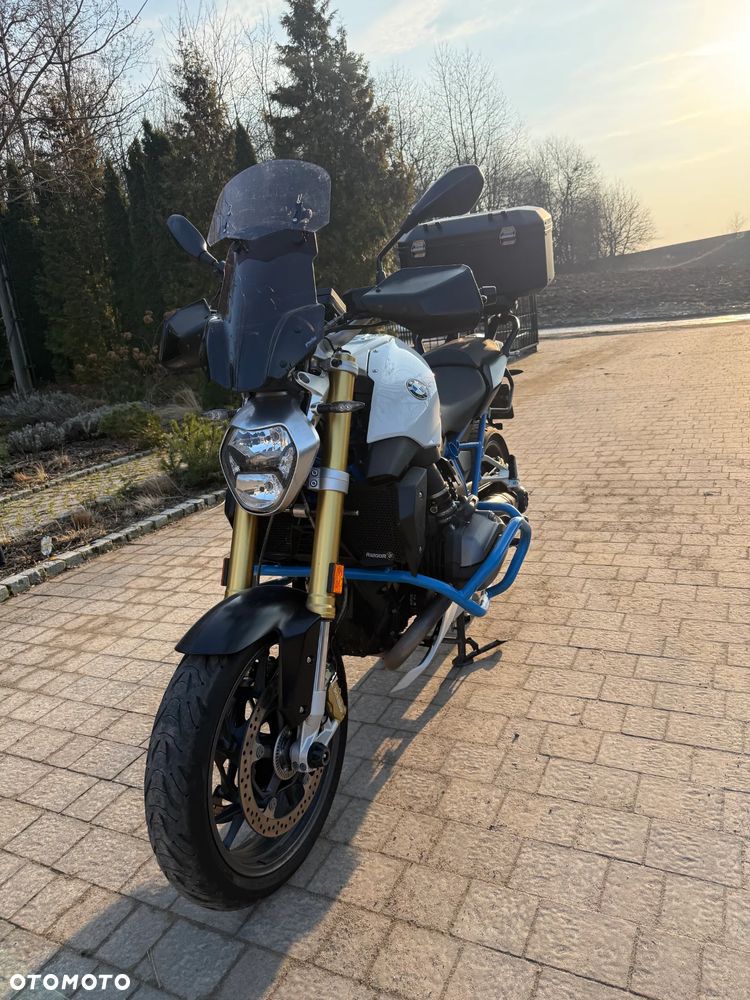 BMW R - 1