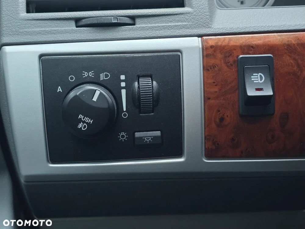 Chrysler Town & Country 3.8 Touring - 29