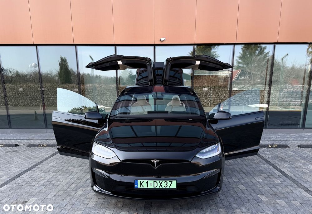 Tesla Model X - 3