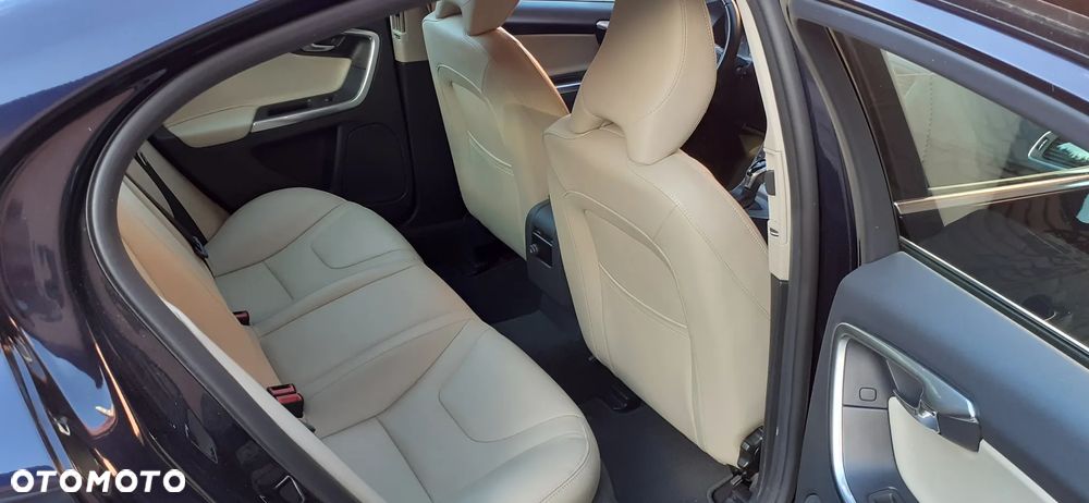Volvo S60 D5 Drive-E Momentum - 11