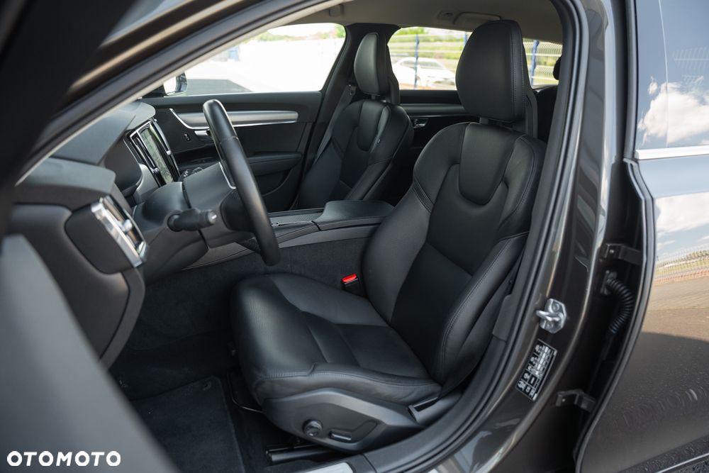 Volvo V90 D3 Geartronic Momentum Pro - 25