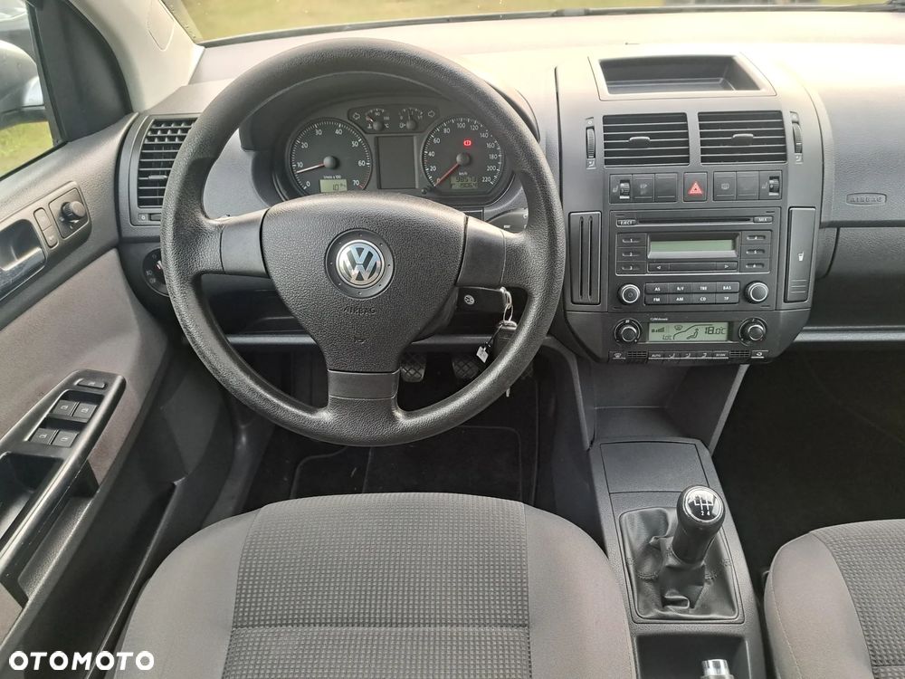 Volkswagen Polo 1.6 Tour - 5