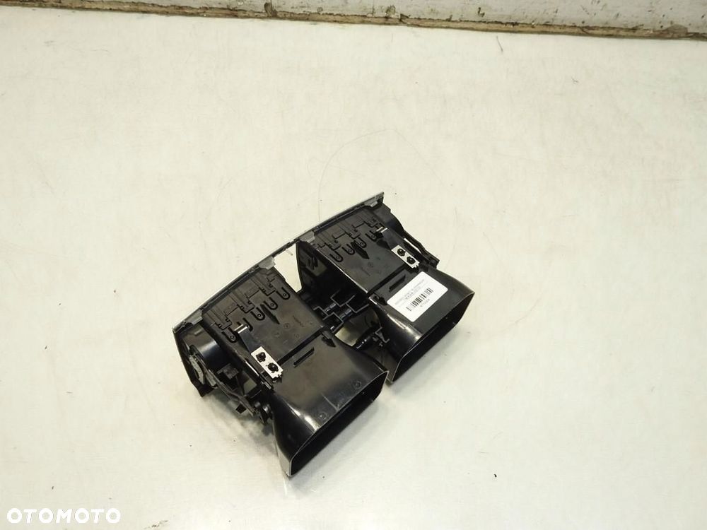 KRATKA NAWIEWU ŚRODEK MERCEDES W204 - 4