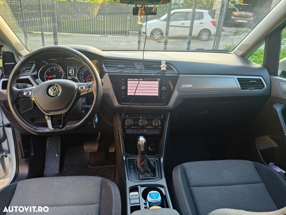 Volkswagen Touran - 4