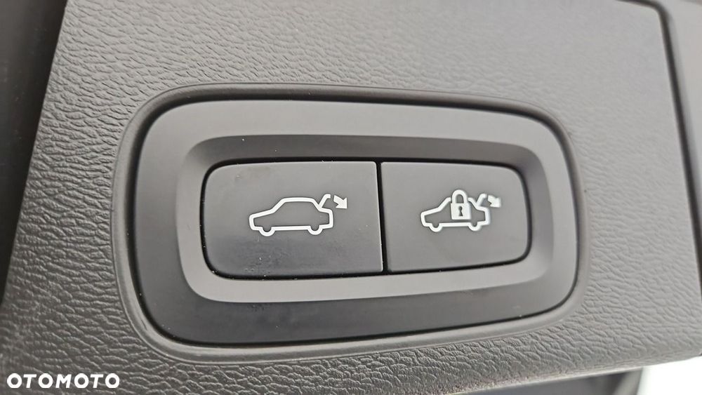 Volvo XC 60 B4 B R-Design - 24