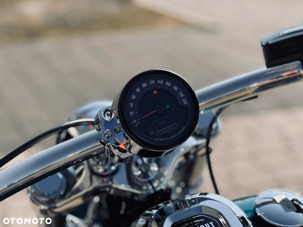 Harley-Davidson Softail Breakout - 11
