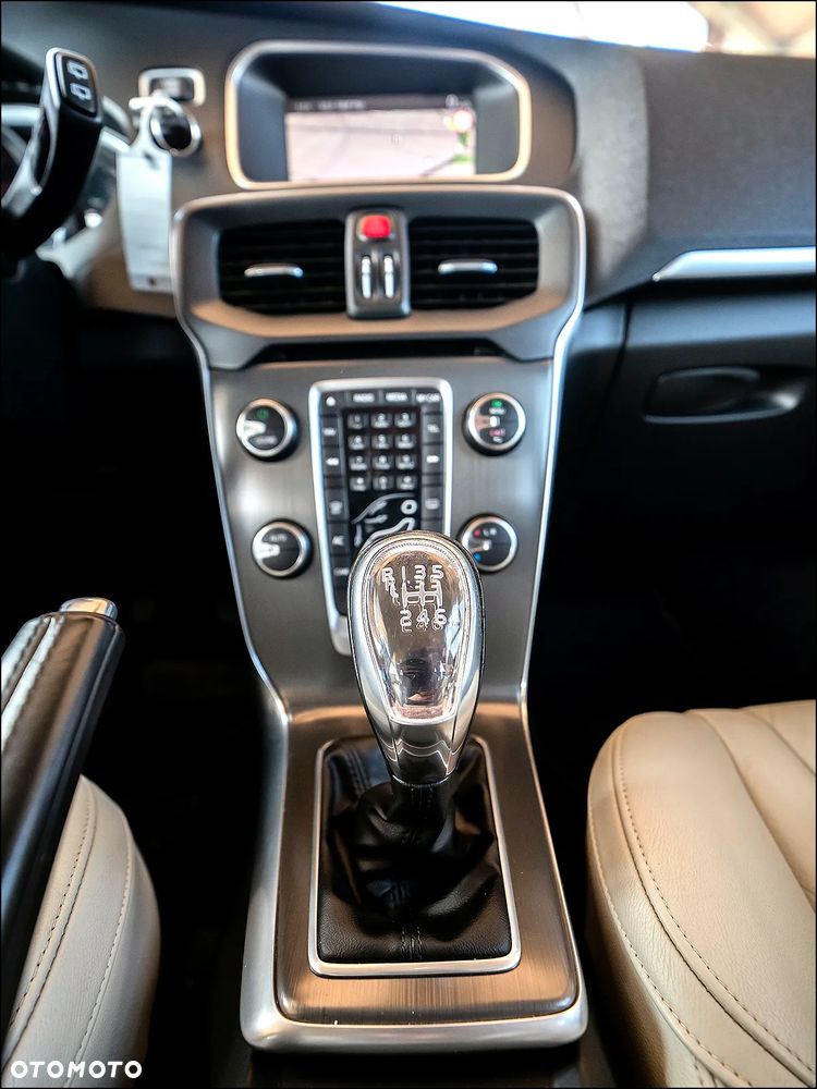Volvo V40 D2 Summum - 24