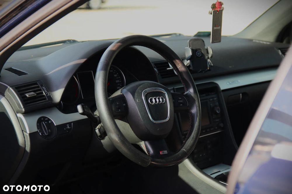 Audi A4 Avant - 10