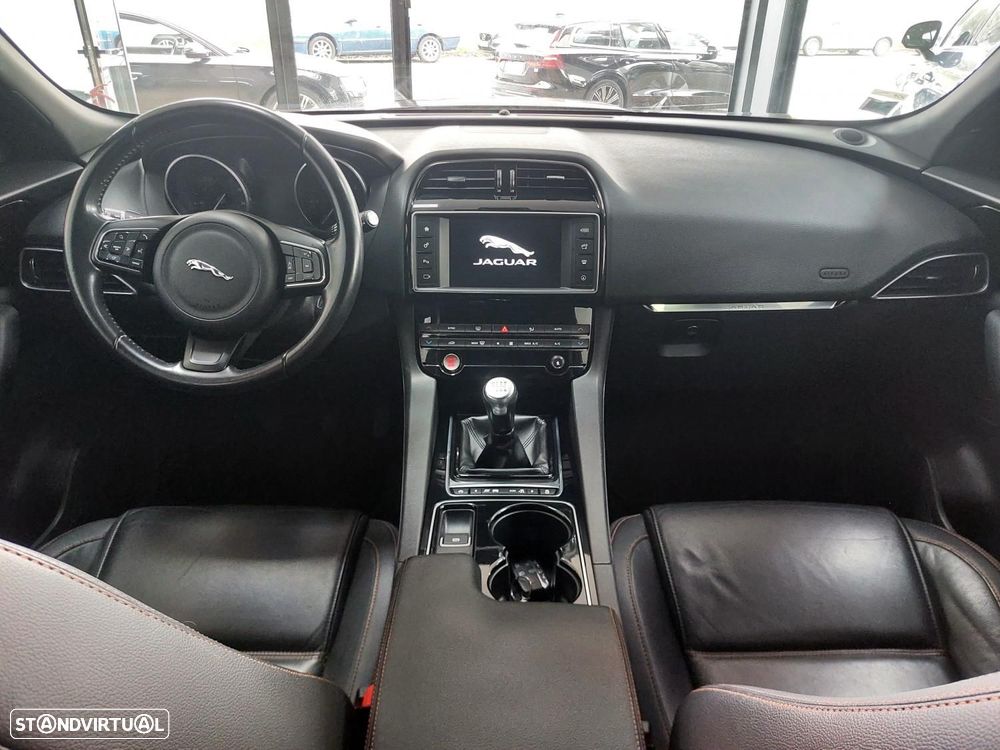 Jaguar F-Pace 2.0 i4D Prestige AWD - 36