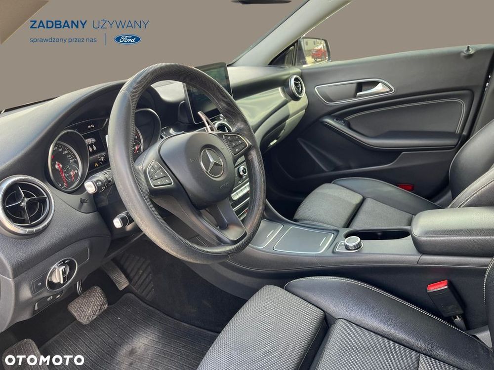 Mercedes-Benz CLA 180 7G-DCT UrbanStyle Edition - 11