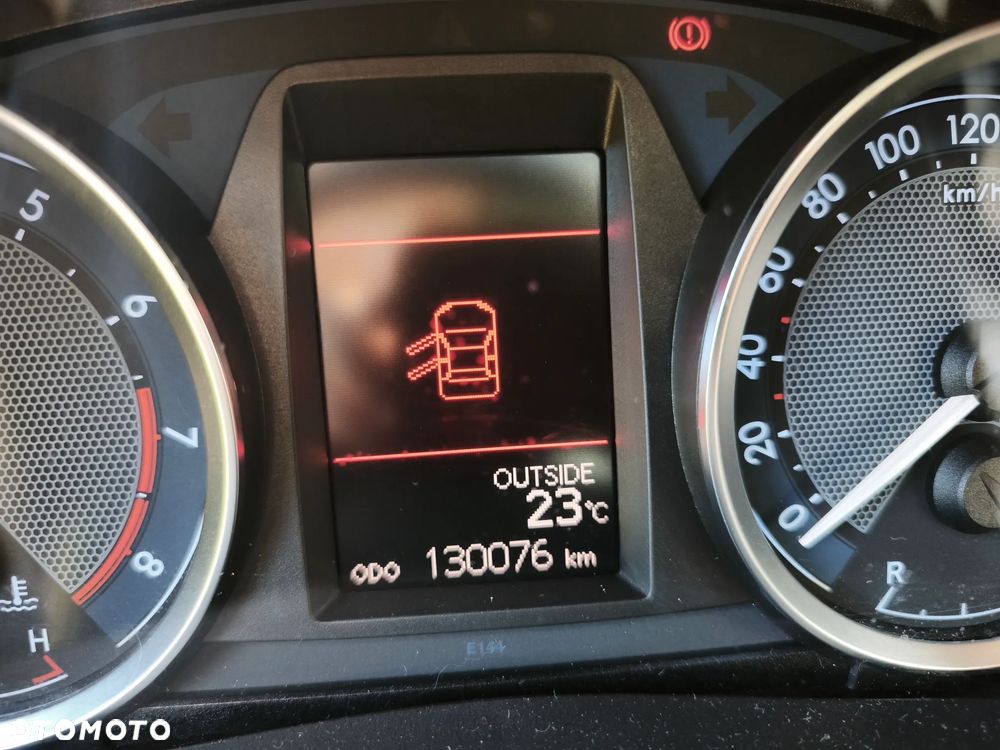 Toyota Auris 1.6 Premium Comfort - 21