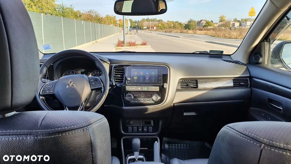 Mitsubishi Outlander - 18