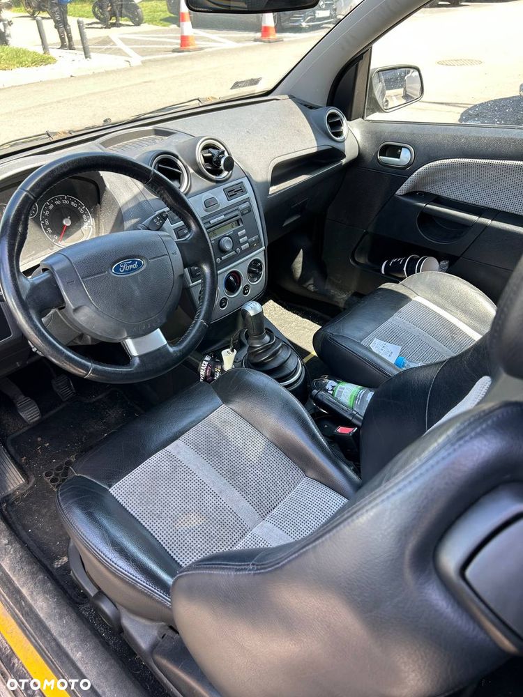 Ford Fiesta - 2