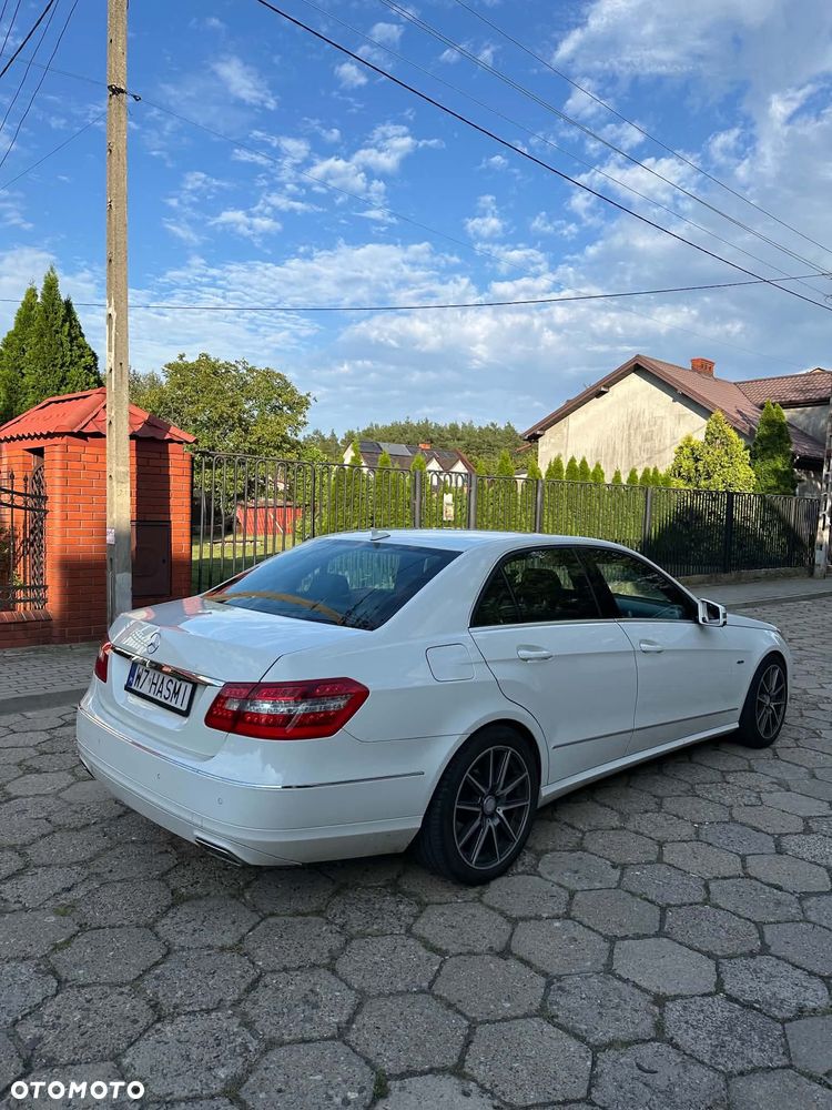 Mercedes-Benz Klasa E 200 CGI BlueEFFICIENCY 7G-TRONIC Avantgarde - 3