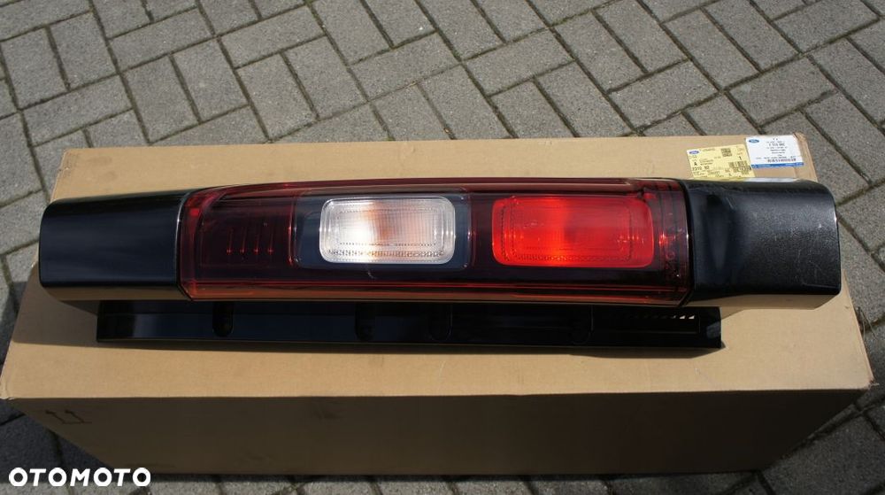 TYLNA PRAWA LAMPA RENAULT TRAFIC III 3 KLAPA - 1