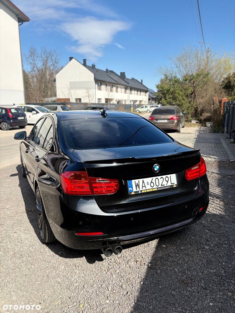 BMW Seria 3 328i Sport Line - 24