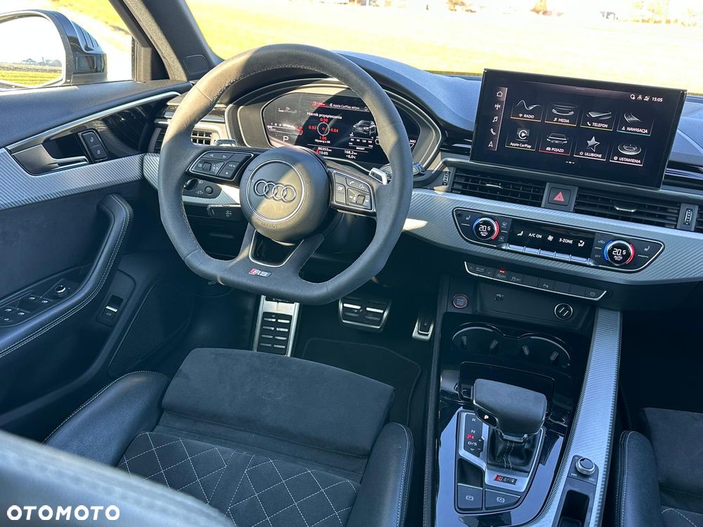 Audi RS4 Avant - 17
