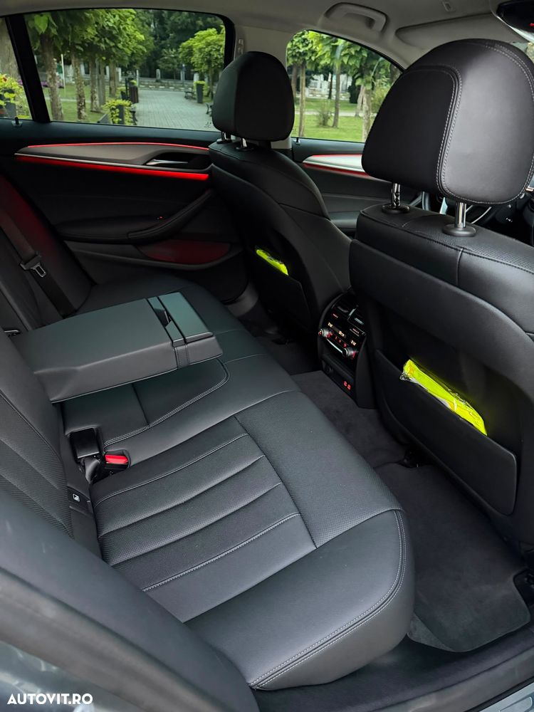 BMW Seria 5 530e Aut. Luxury Line - 12