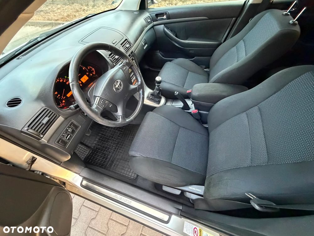 Toyota Avensis 2.0 D-4D Premium - 39