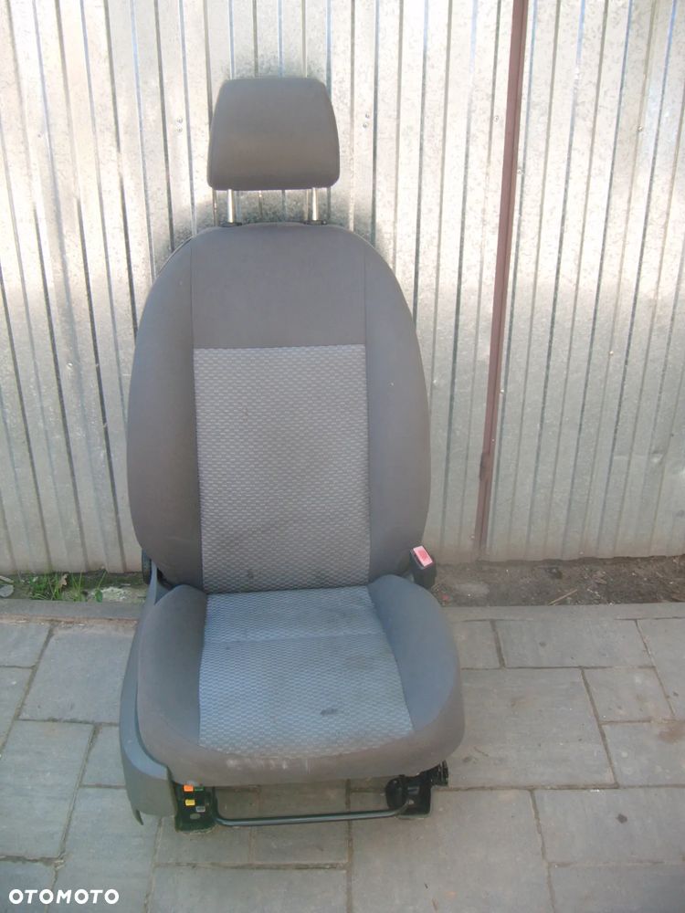 ford focus mk2 3d  05r fotel prawy - 1
