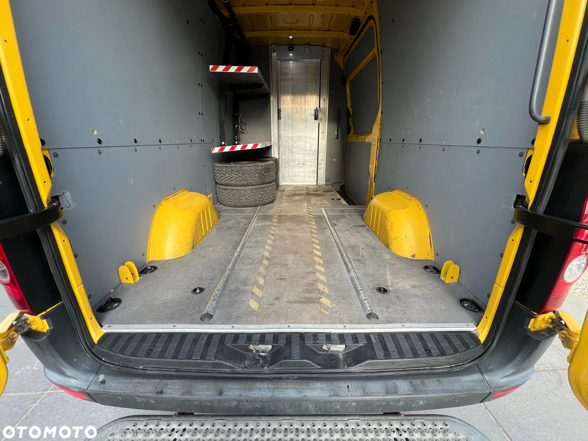 Volkswagen CRAFTER SREDNIAK KLIMATYZACJA - 9