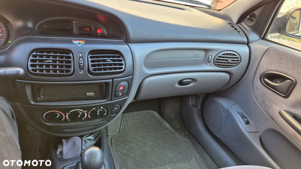 Renault Megane 1.4 RN 16V - 10