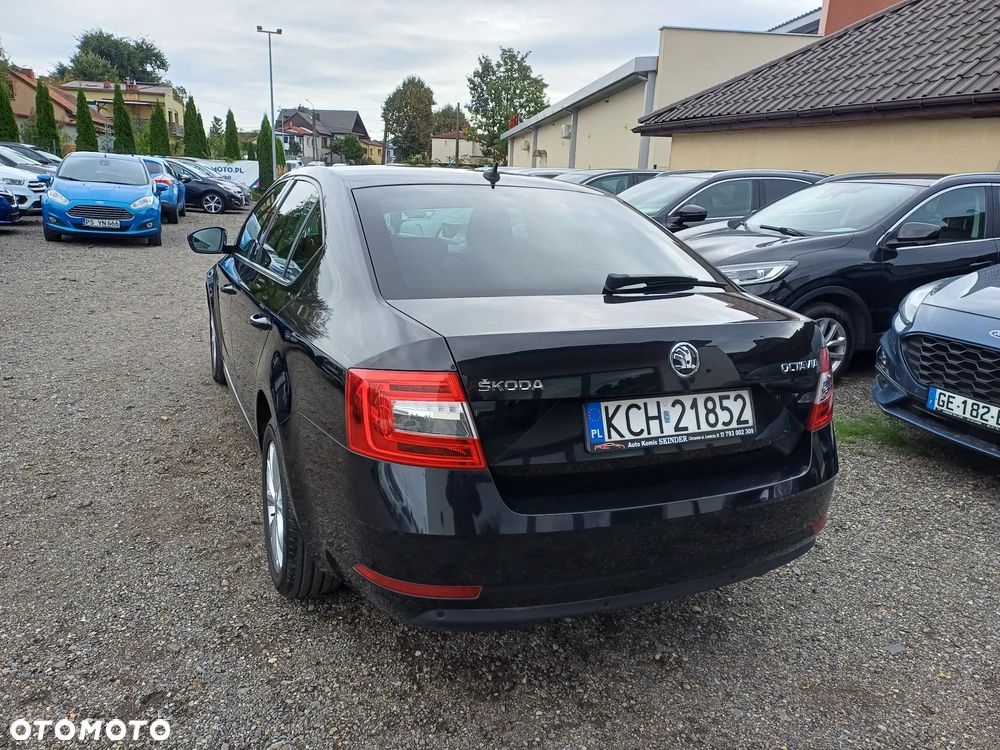 Skoda Octavia 1.6 TDI DSG Clever - 4