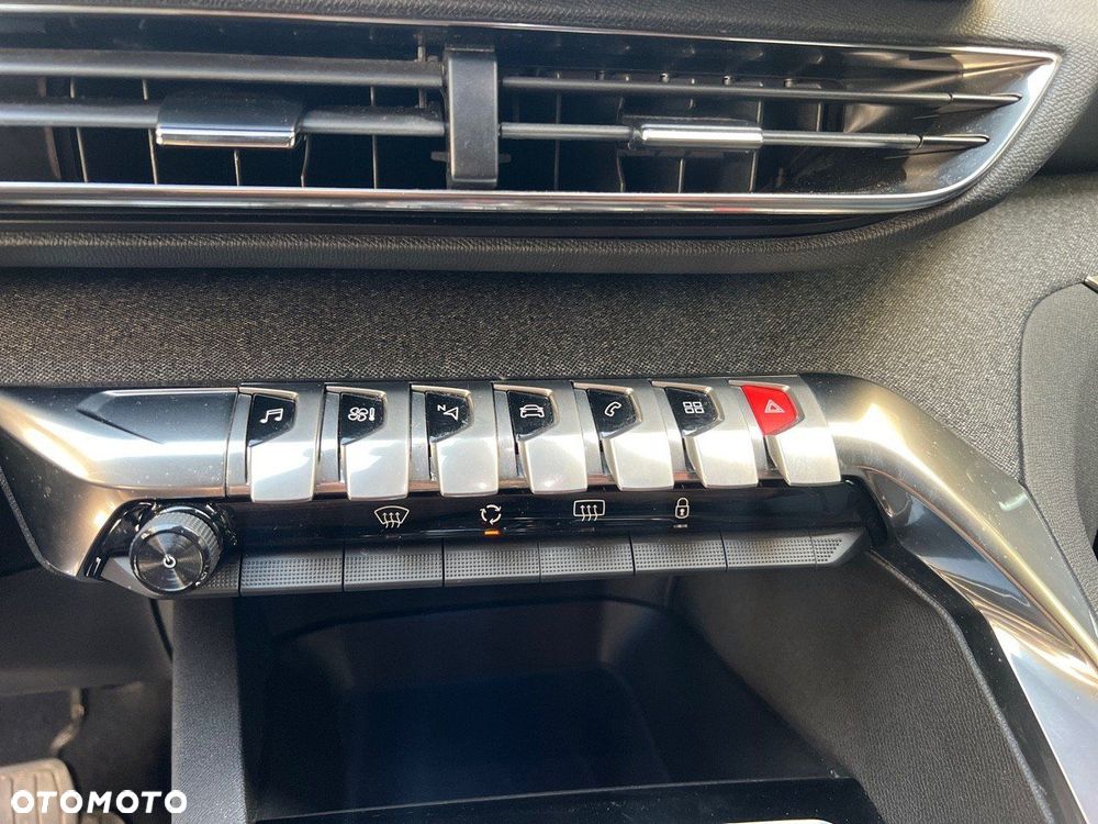 Peugeot 3008 1.2 PureTech Allure Pack S&S EAT8 - 17