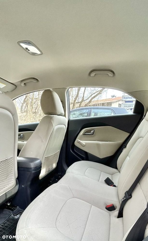 Kia Rio 1.4 L - 8