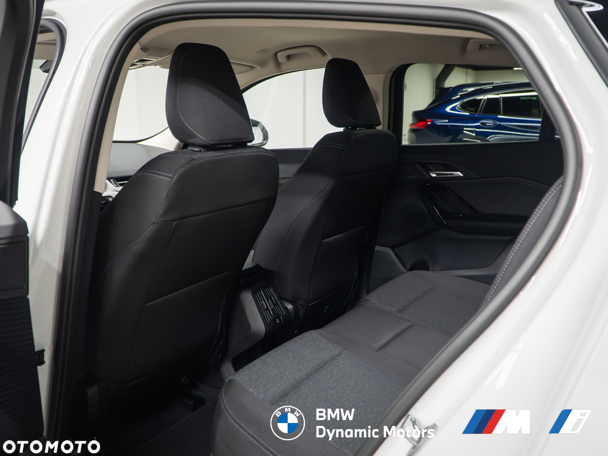 BMW iX2 eDrive20 - 21