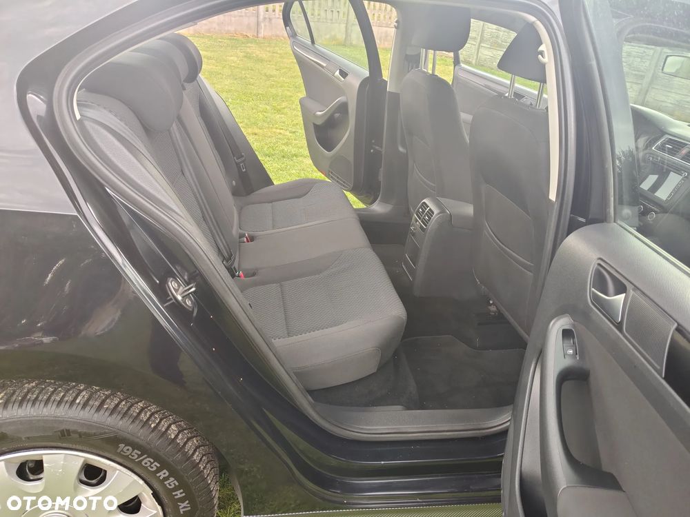 Volkswagen Jetta 1.6 TDI Blue Motion Technology Match - 10