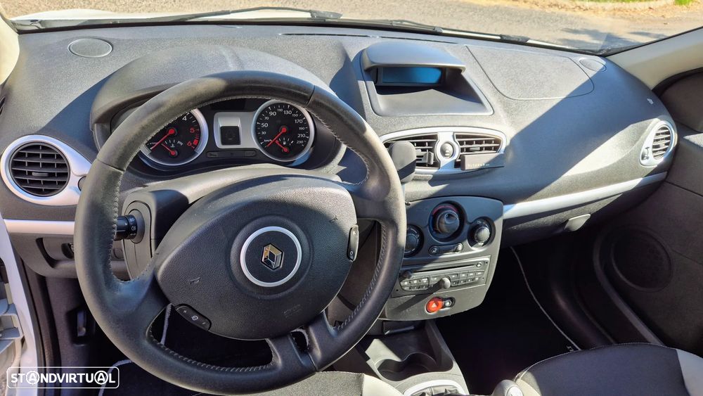 Renault Clio Break 1.5 dCi Dynamique S - 10