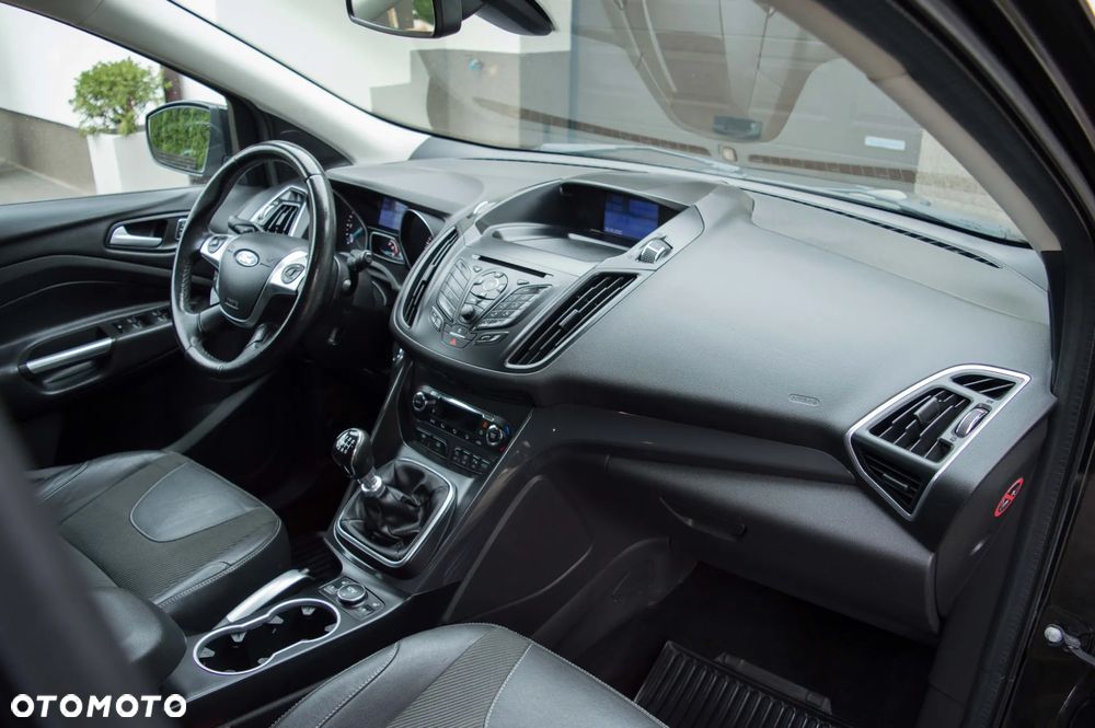 Ford Kuga 2.0 TDCi 2x4 Titanium - 28