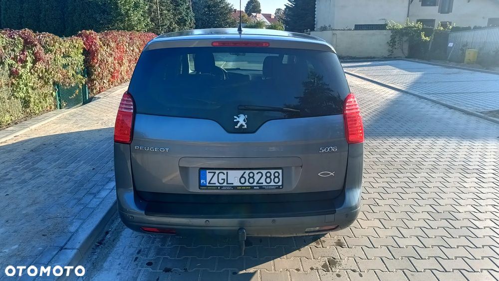 Peugeot 5008 - 8