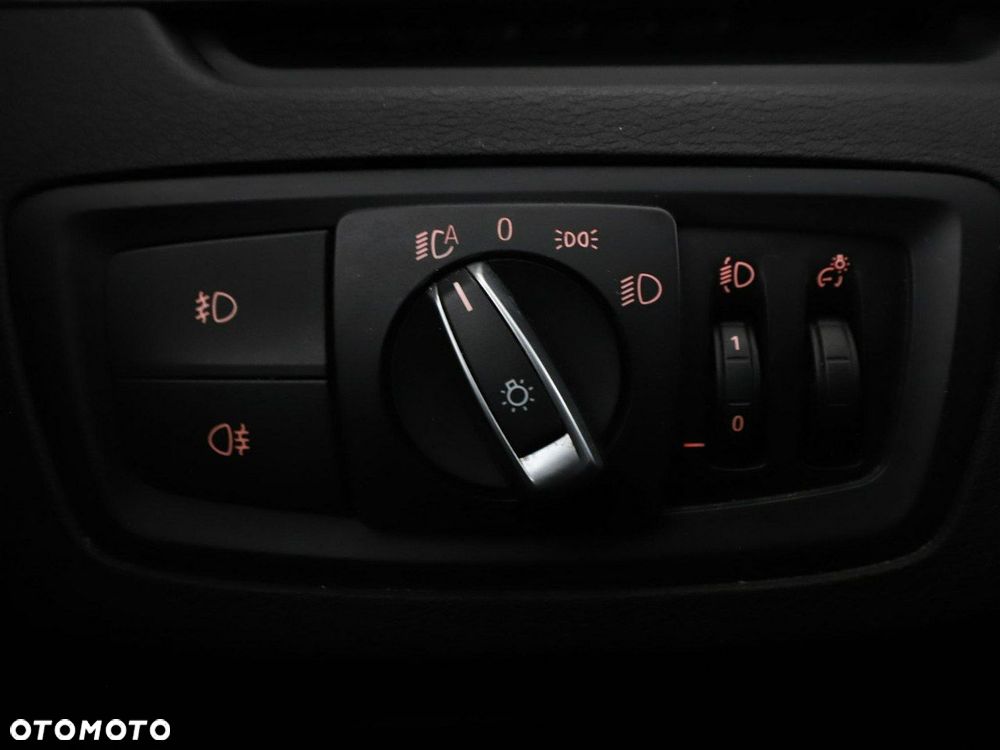 BMW X1 sDrive18d Advantage - 33