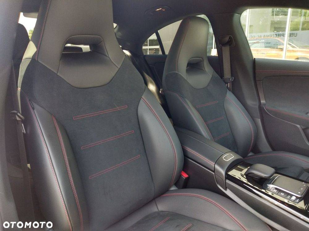 Mercedes-Benz CLA 200 7G-DCT AMG Line - 32