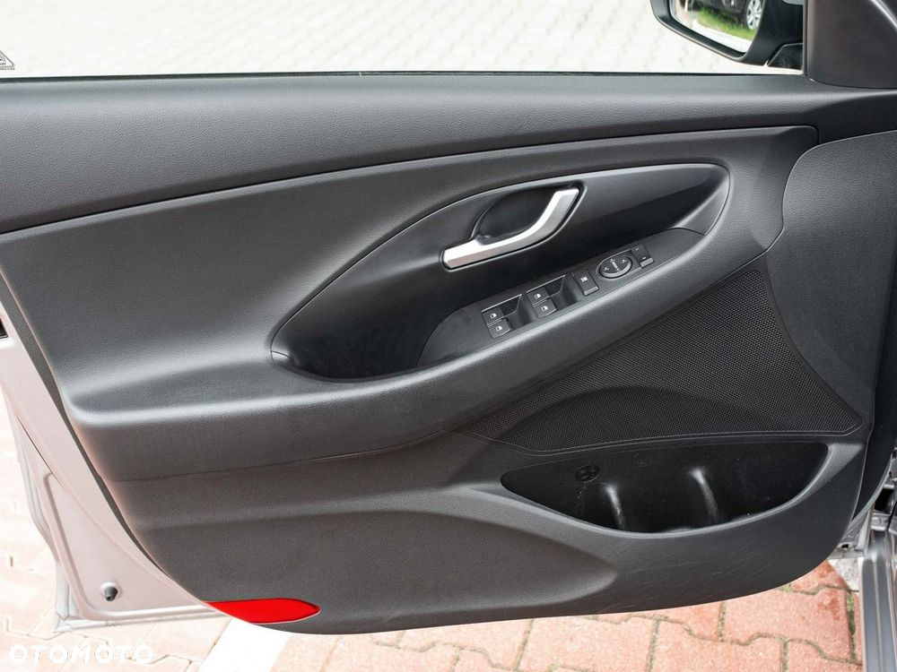 Hyundai i30 1.5 DPI Classic + - 10