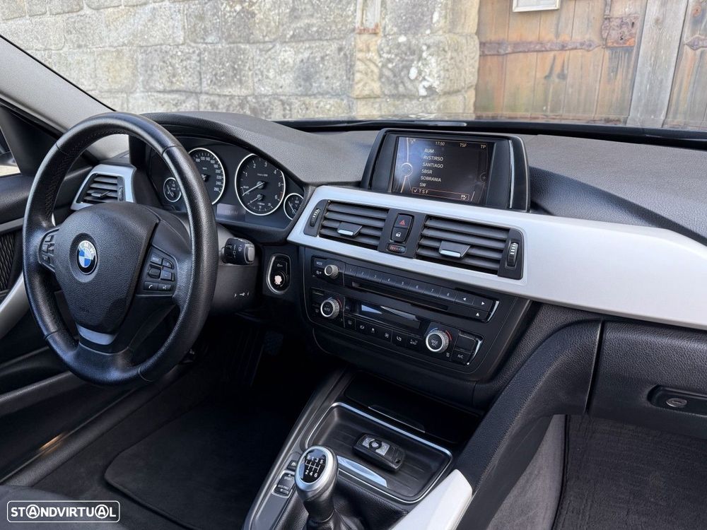 BMW 320 d Touring LifeStyle - 22