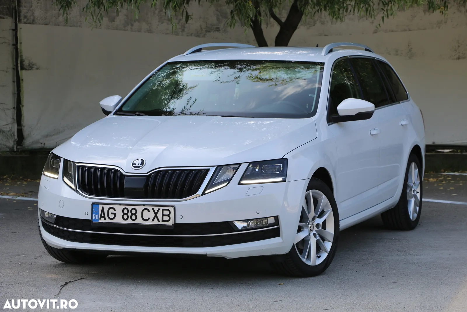 Skoda Octavia Combi Diesel 1.6 TDI DSG Style - 10