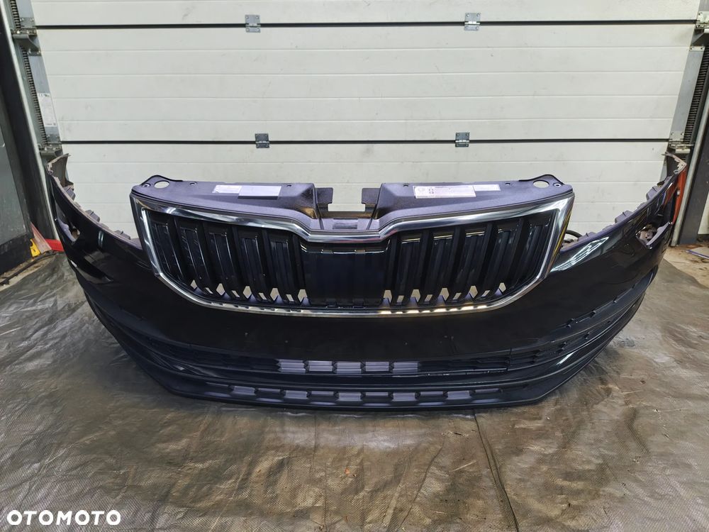 SKODA KAROQ zderzak przód Kompletny LF9R kompletny 4x pdc