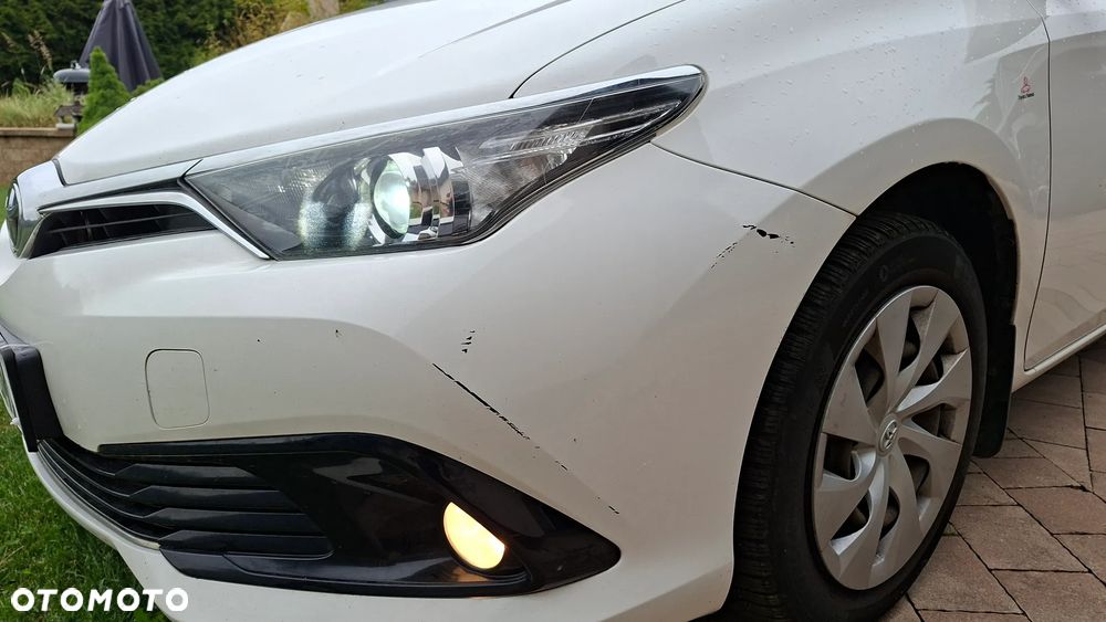 Toyota Auris 1.6 Premium - 17